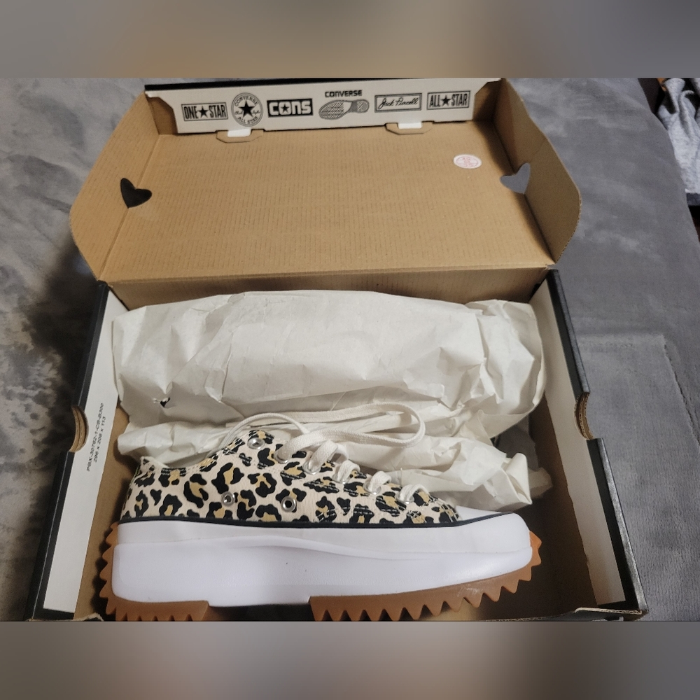 Sneakers brand new size 6.5
